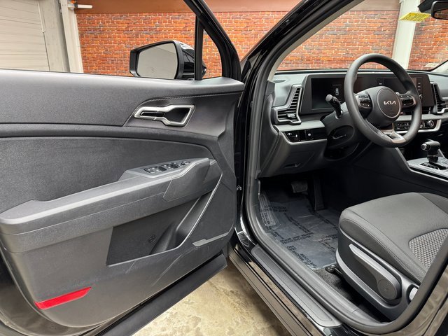 Used 2023 Kia Sportage LX image 9