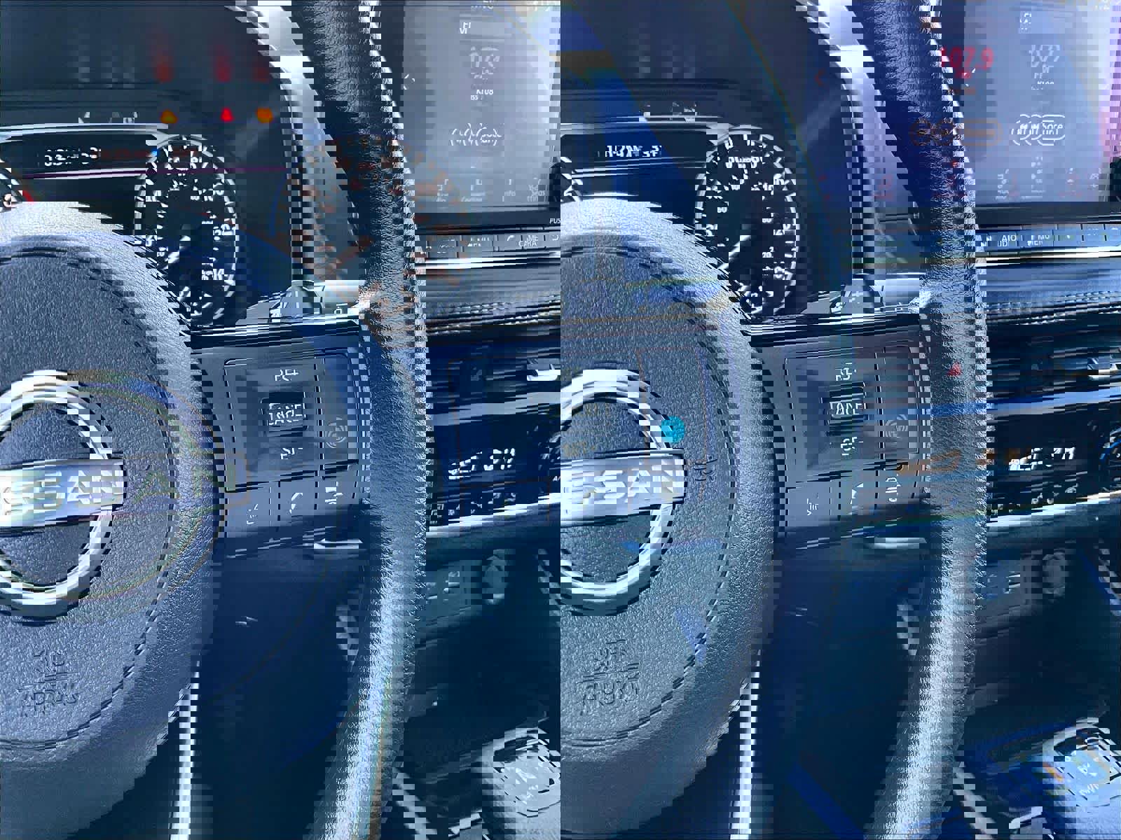 Used 2023 Nissan Rogue SV image 24