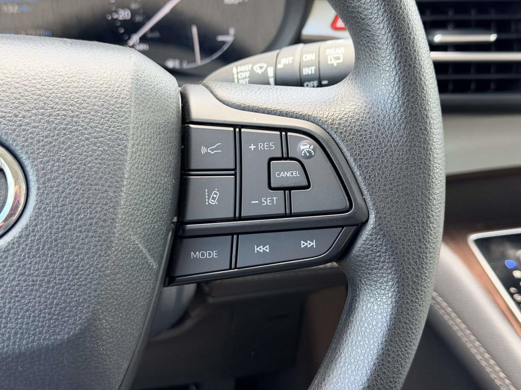 Certified 2024 Toyota Sienna LE FWD image 7