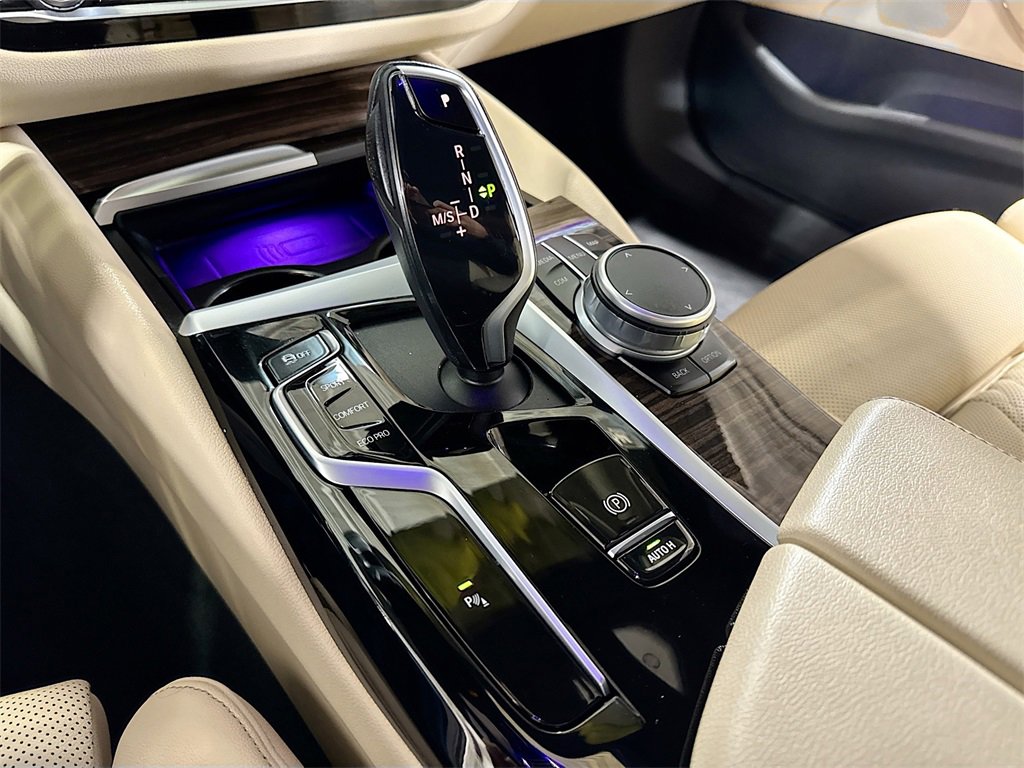 Used 2022 BMW 530i w/ Convenience Package image 18