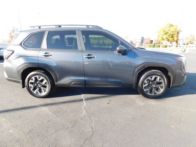 Used 2025 Subaru Forester Premium w/ Convenience Package #1 image 2