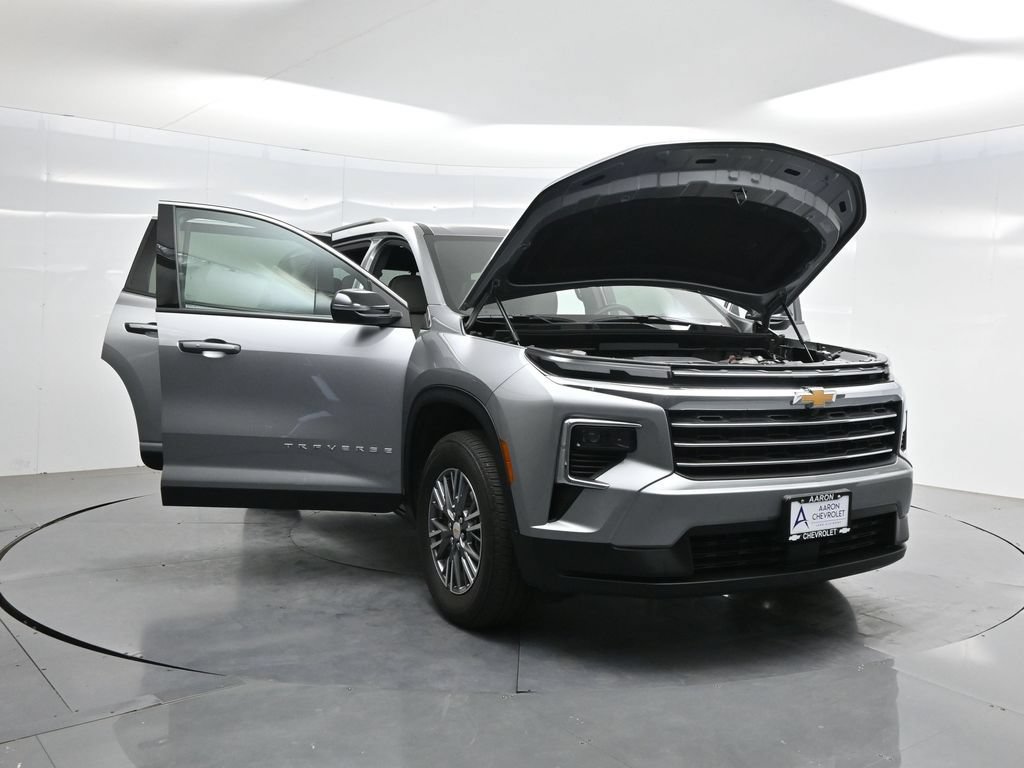 Used 2025 Chevrolet Traverse LT AWD/4WD image 44