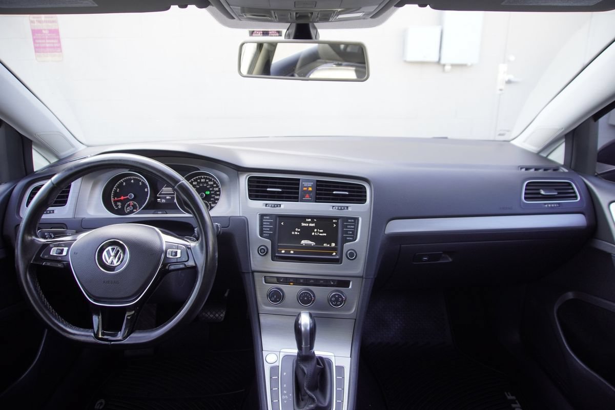 Used 2016 Volkswagen Golf Limited Edition FWD image 12