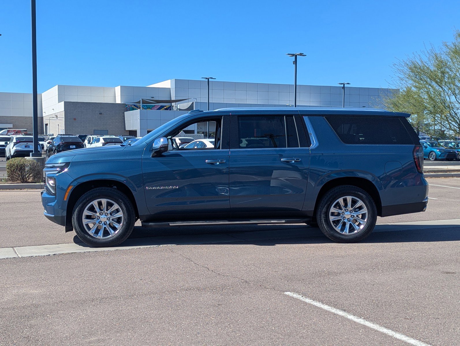 Certified 2025 Chevrolet Suburban Premier image 2