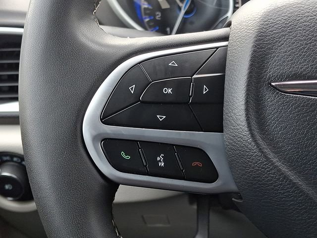 Used 2024 Chrysler Pacifica Touring-L image 21