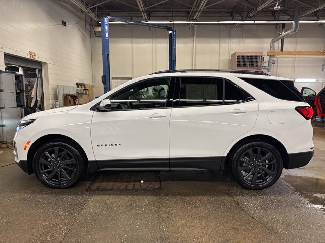 Used 2023 Chevrolet Equinox RS image 3