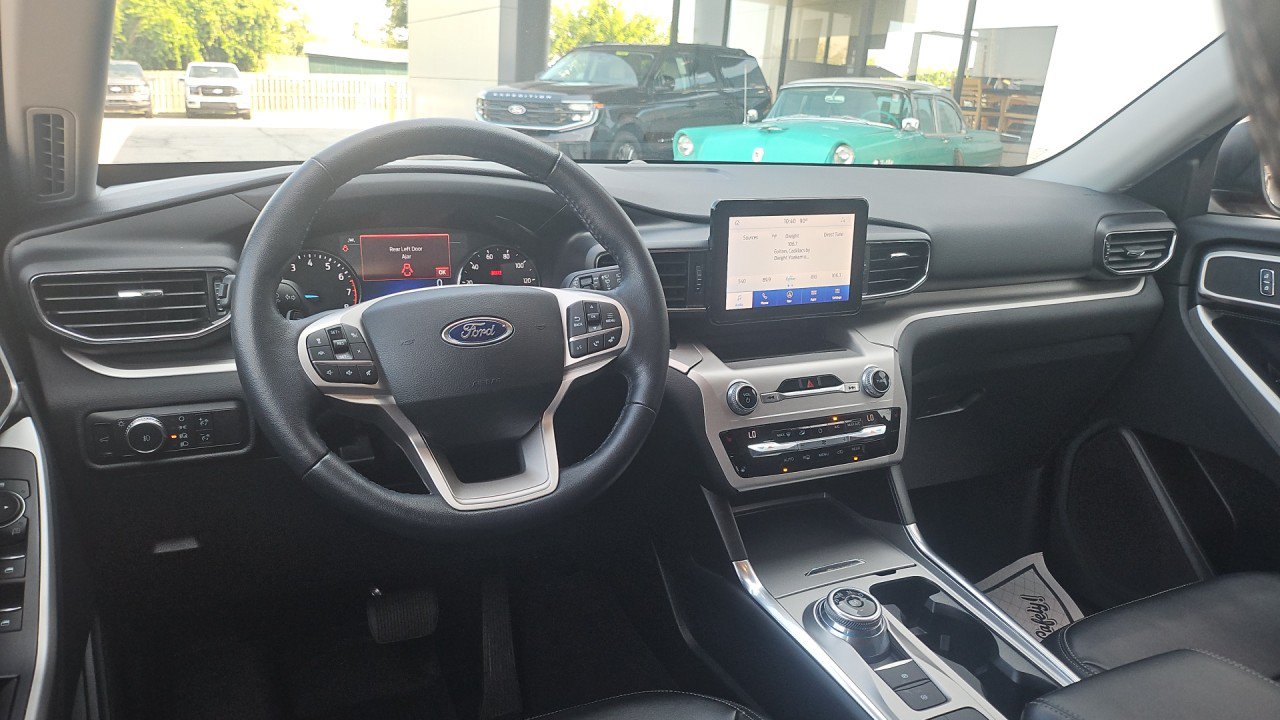 Used 2021 Ford Explorer XLT w/ Equipment Group 202A RWD image 15