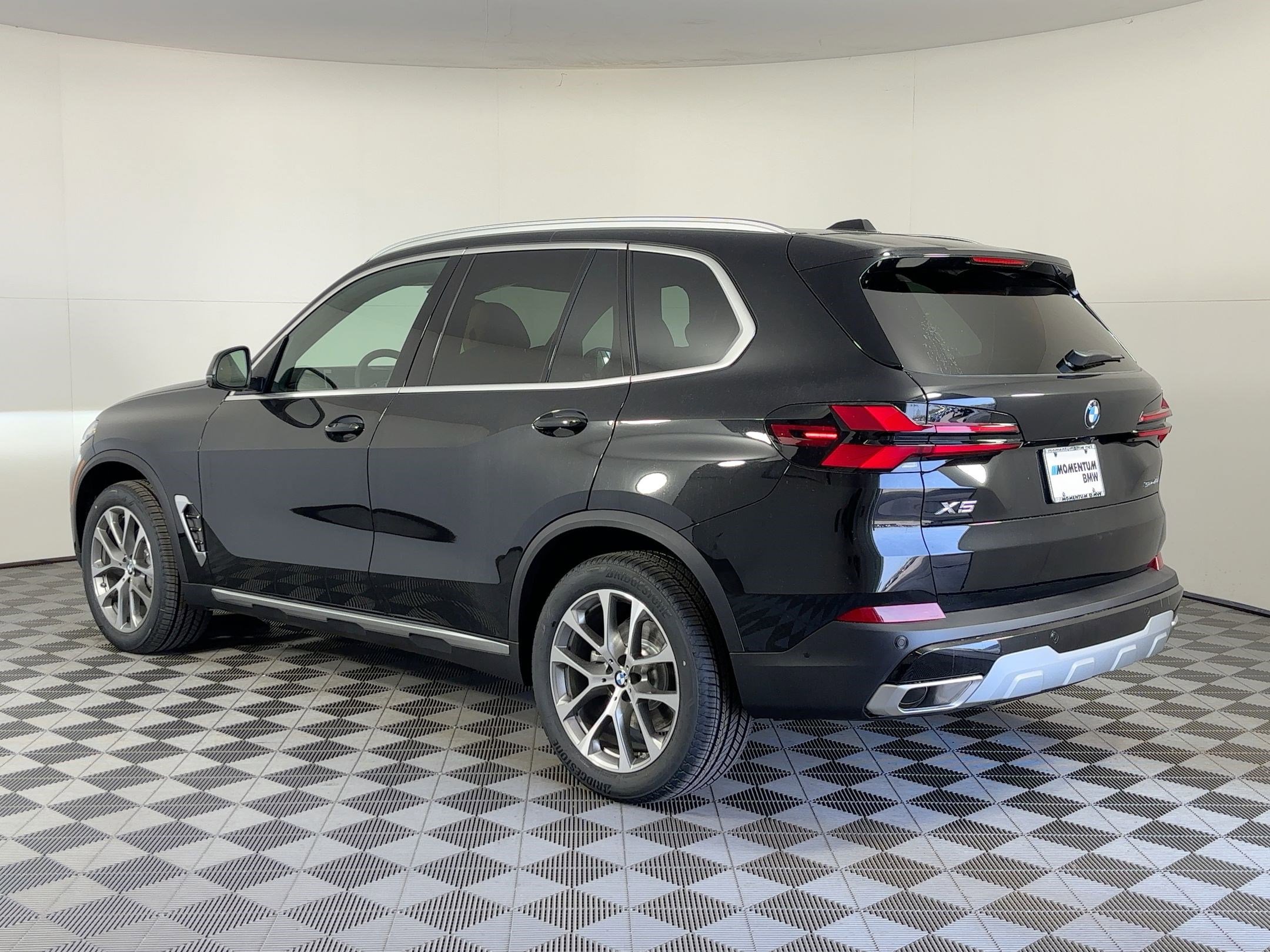 New 2026 BMW X5 sDrive40i w/ Parking Assistance Package image 3