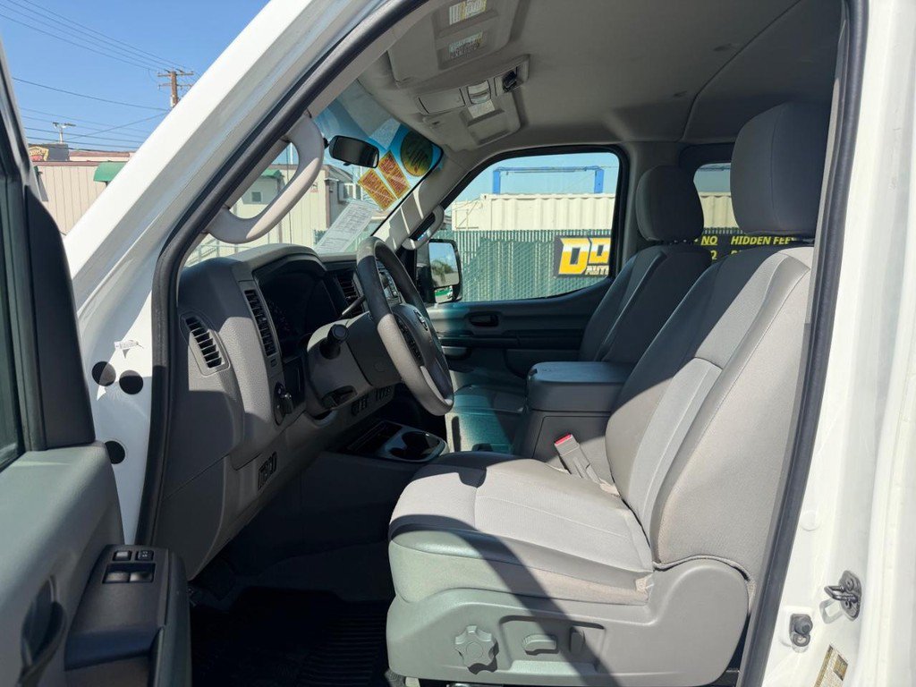 Used 2015 Nissan NV 3500 SV w/ Technology Package RWD image 17