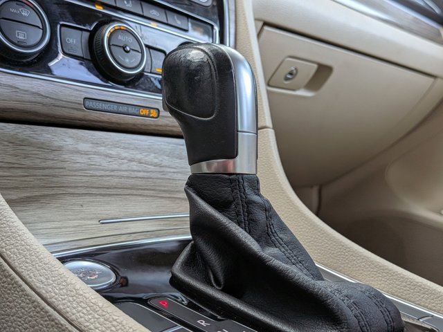 Used 2018 Volkswagen Passat 2.0T SE FWD image 13