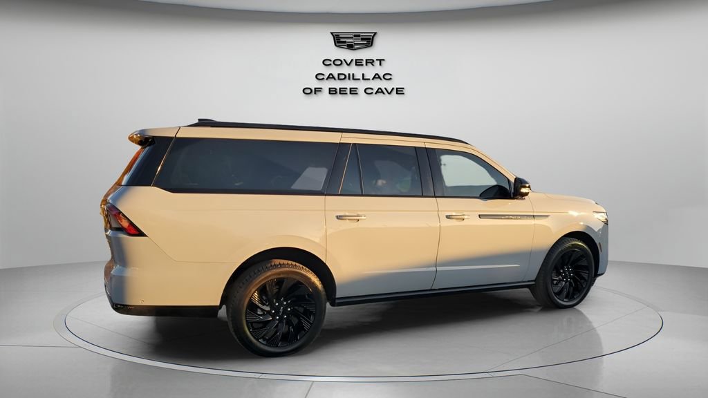 Used 2025 Lincoln Navigator L Reserve w/ Jet Appearance Package image 10