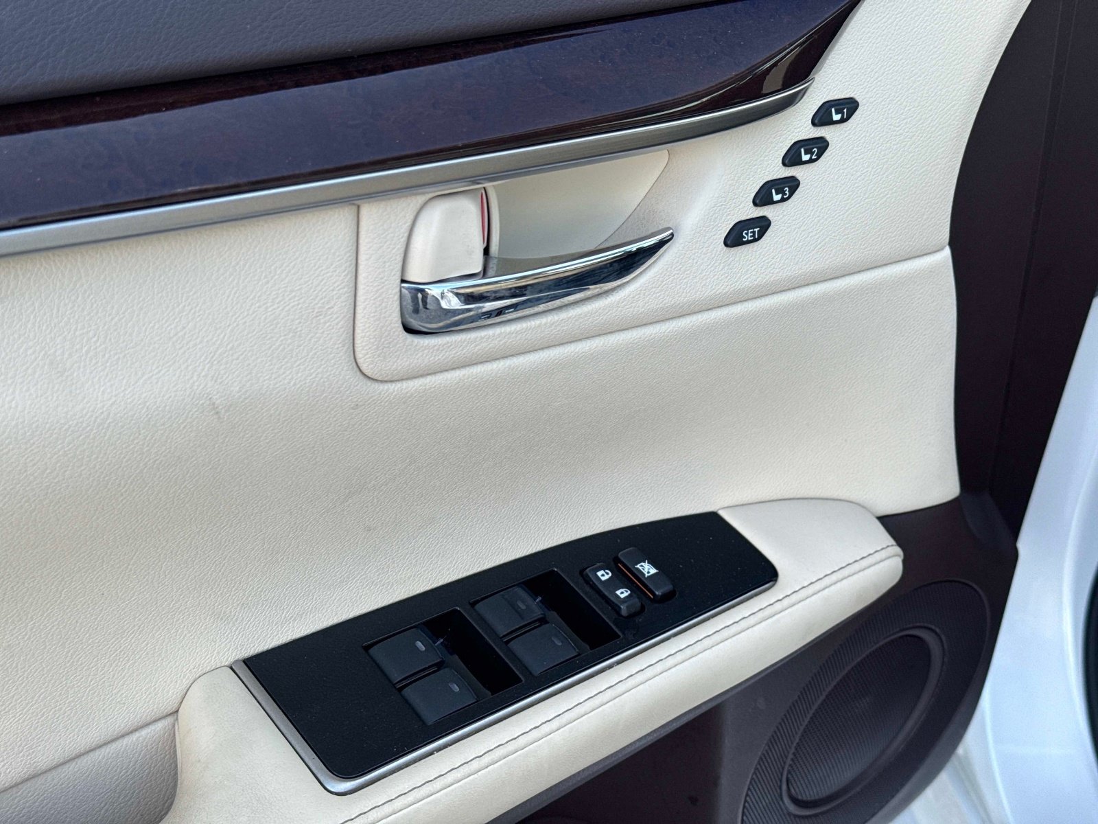 Used 2016 Lexus ES 350 w/ Ultra Luxury Package FWD image 18