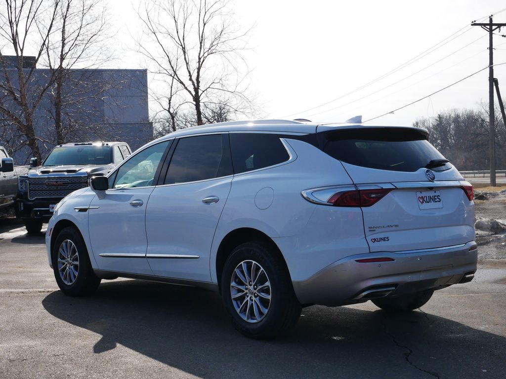 Used 2023 Buick Enclave Essence image 5