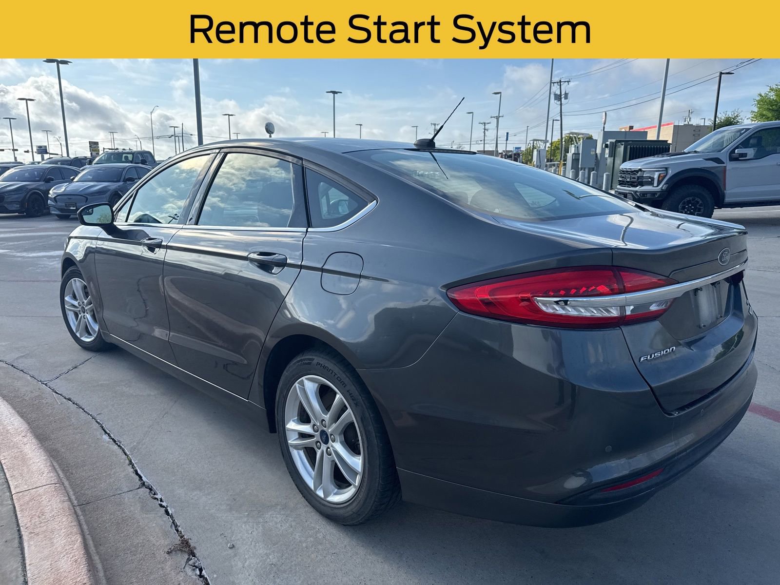 Used 2018 Ford Fusion SE w/ Fusion SE Technology Package image 5