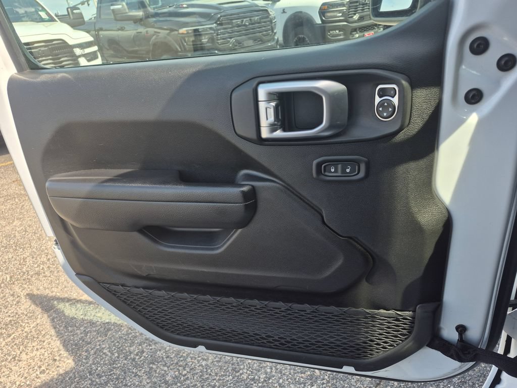 Used 2024 Jeep Wrangler Unlimited Rubicon AWD/4WD image 16