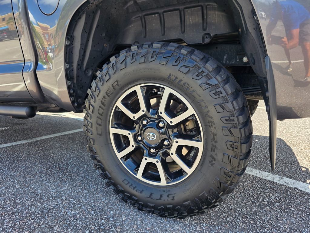 Used 2019 Toyota Tundra SR5 w/ SR5 Upgrade Package AWD/4WD image 35