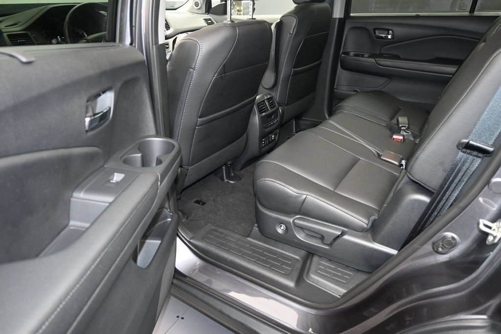 Used 2017 Honda Pilot Touring image 12