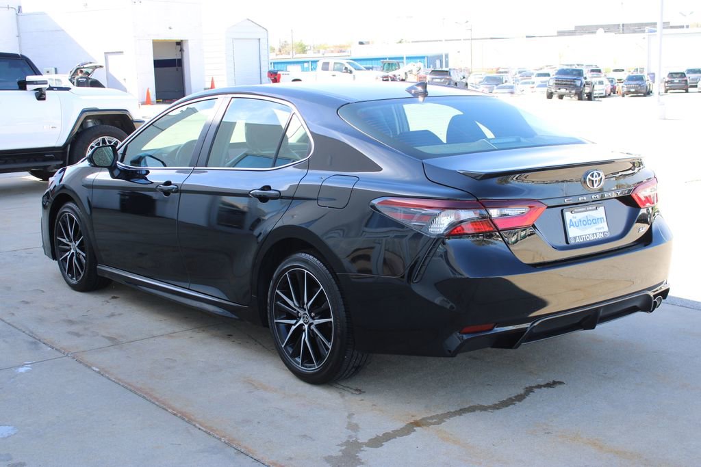 Used 2024 Toyota Camry SE image 5