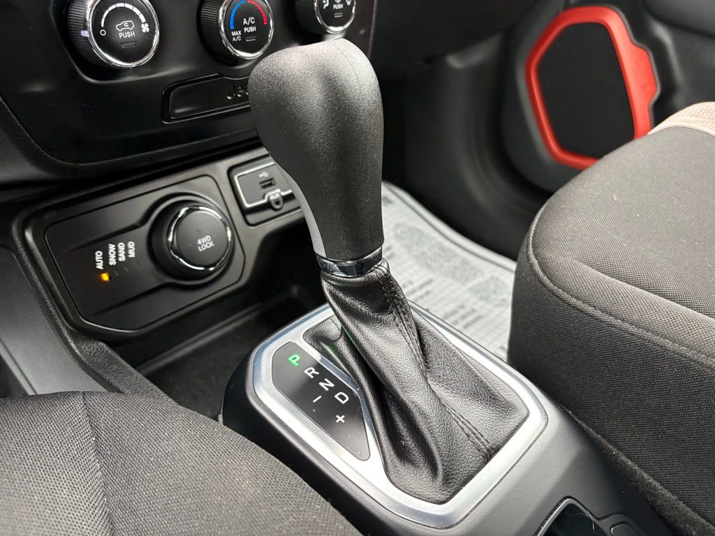 Used 2019 Jeep Renegade Sport image 35