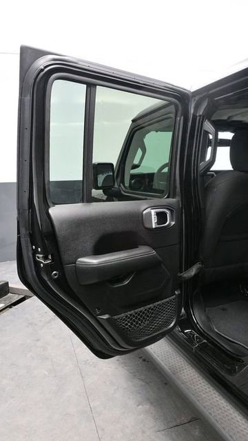 Used 2020 Jeep Gladiator Overland w/ LED Lighting Group image 14