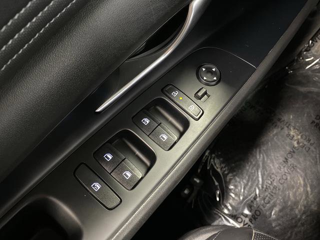 Certified 2025 Hyundai Elantra Limited image 28