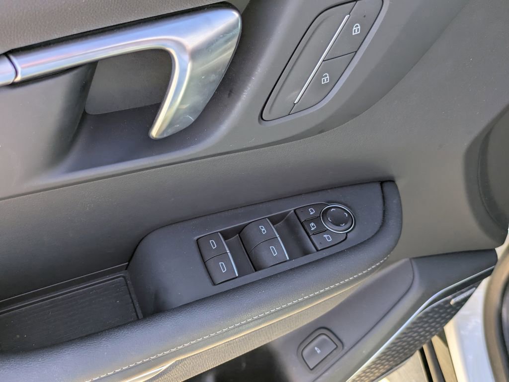 Used 2025 Buick Enclave Sport Touring image 9