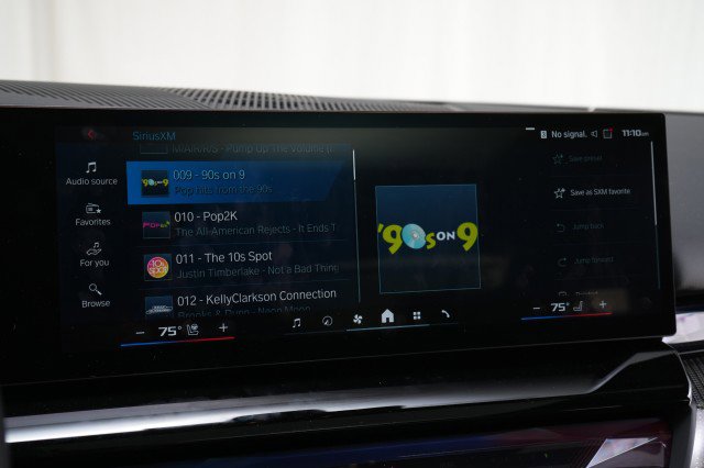 Used 2025 BMW M5 w/ Executive Package image 43