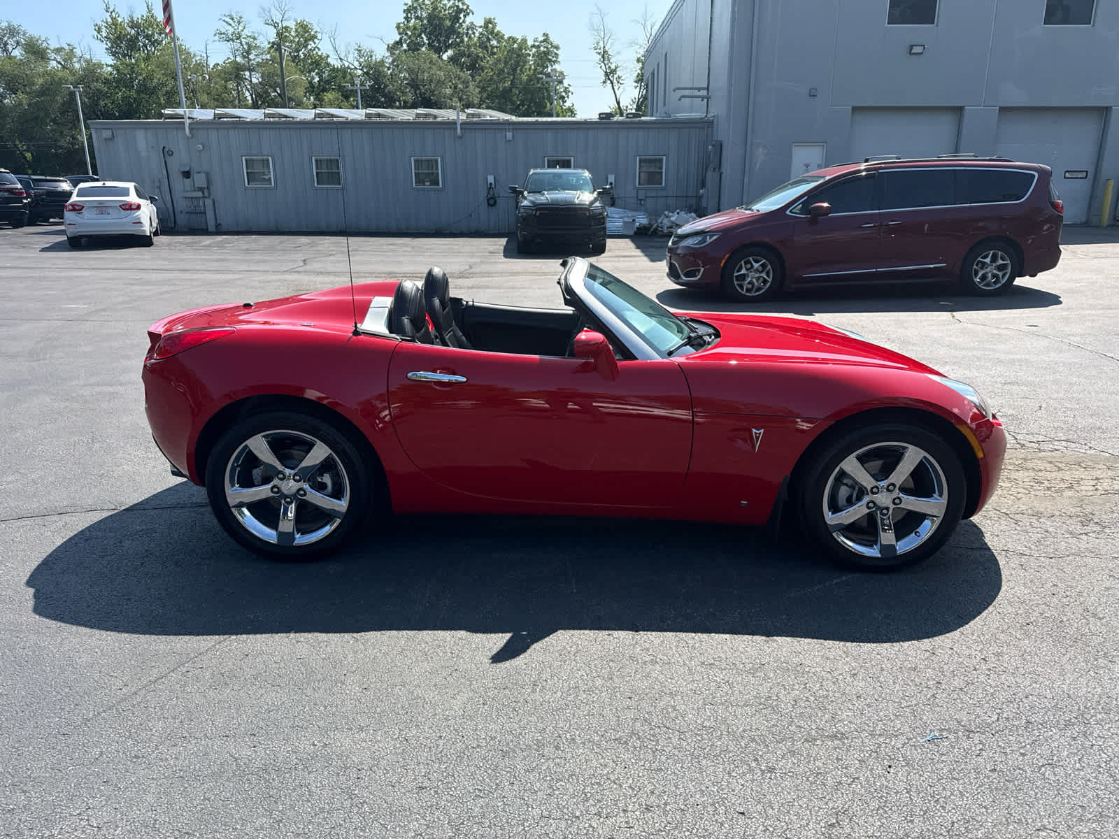 Used 2007 Pontiac Solstice Convertible w/ Premium Package RWD image 3