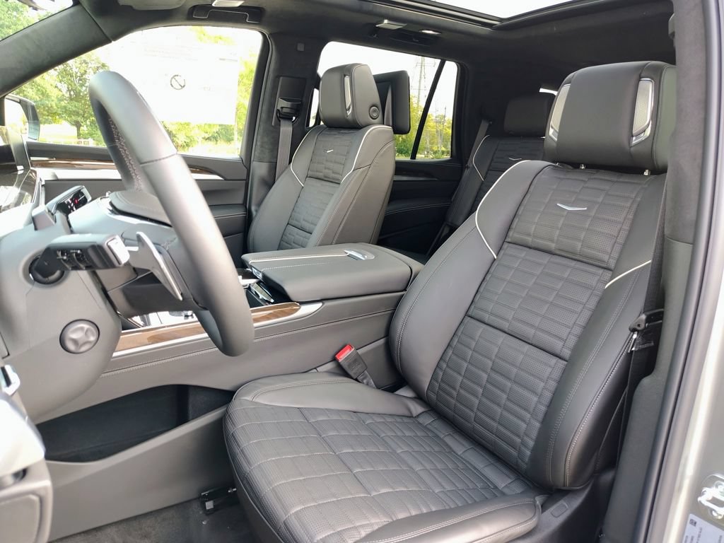 New 2026 Cadillac Escalade Platinum Sport w/ LPO, ONYX Package AWD/4WD image 31