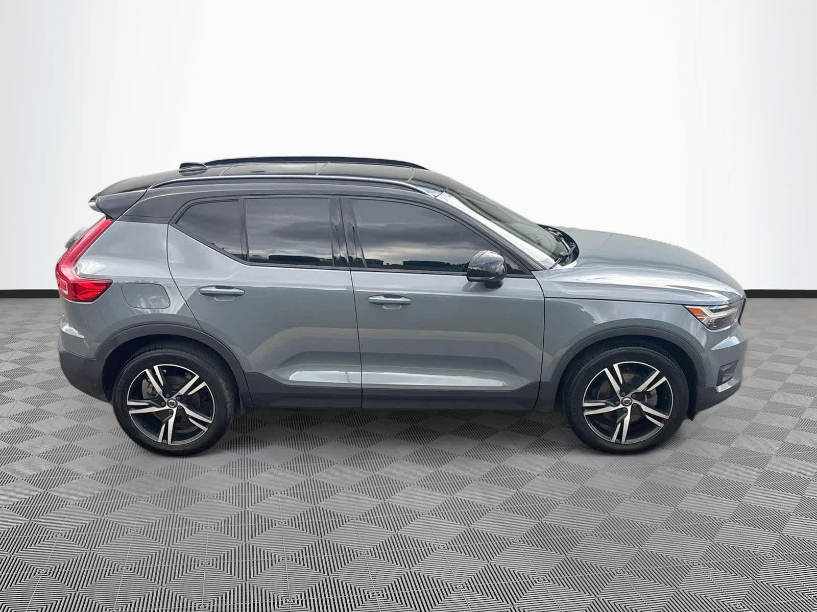 Used 2021 Volvo XC40 T5 R-Design w/ Climate Package AWD/4WD image 4