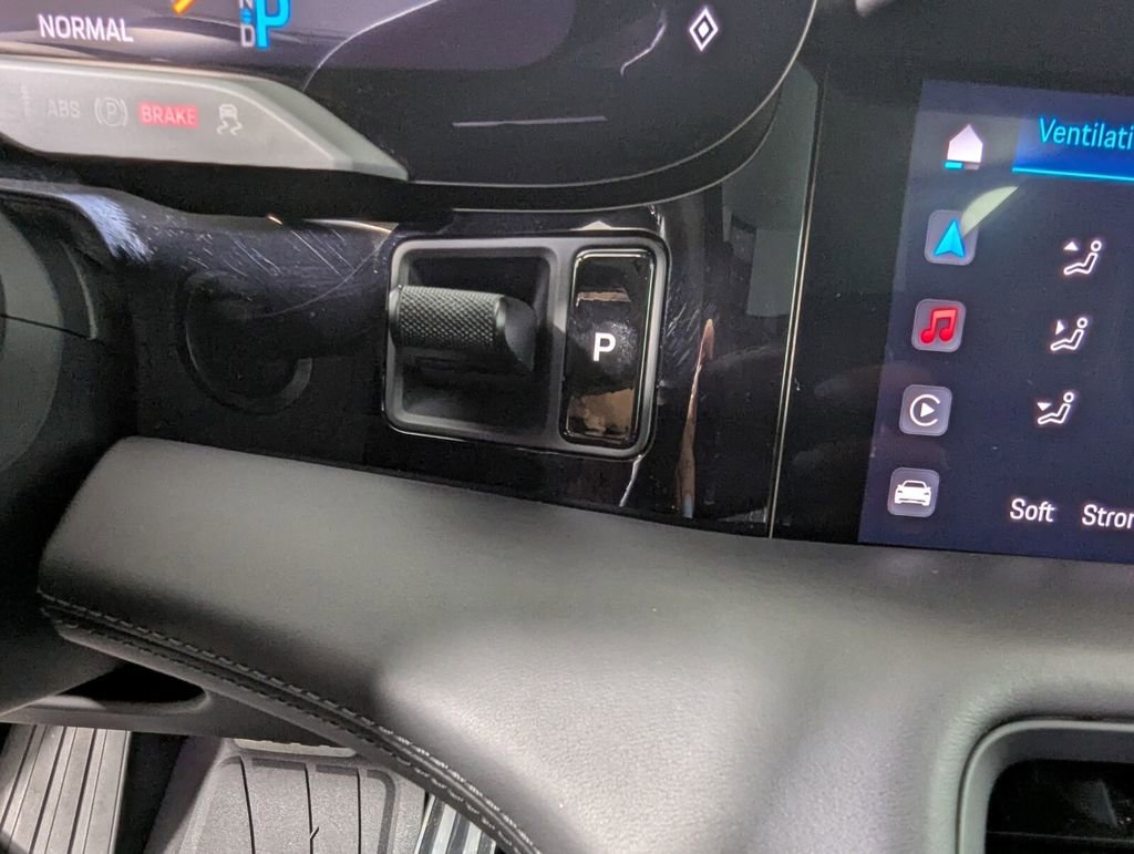 Used 2024 Porsche Taycan 4S image 20