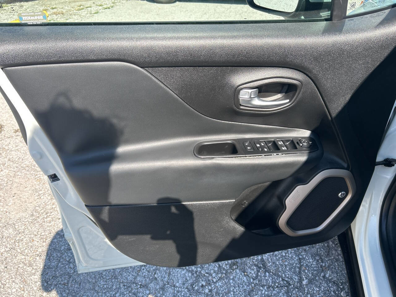 Used 2016 Jeep Renegade Limited image 14