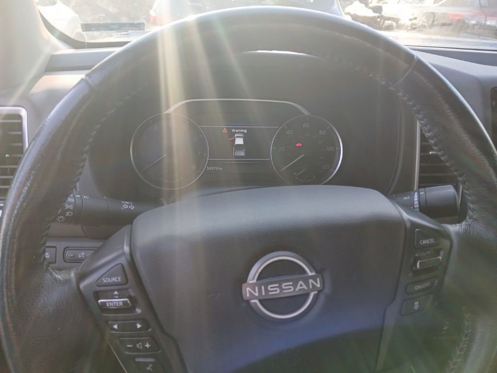 Used 2022 Nissan Frontier SV image 2