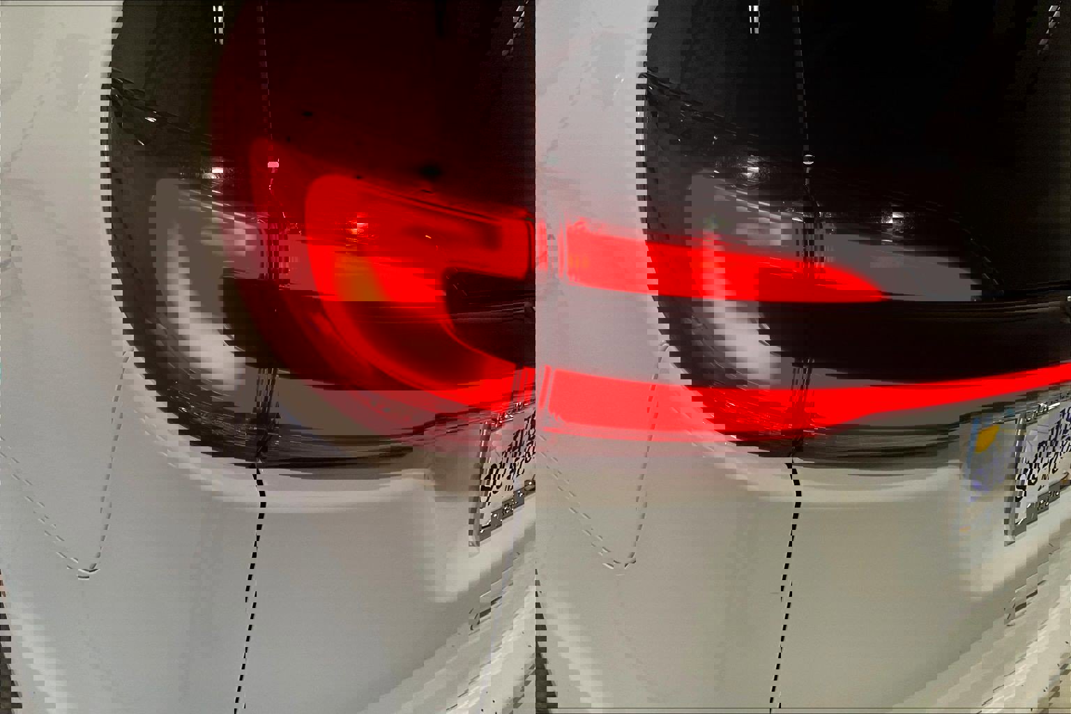 Used 2024 Chrysler Pacifica Touring-L image 23