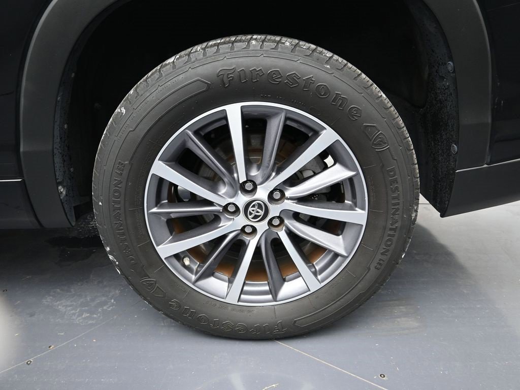 Used 2017 Toyota Highlander image 9