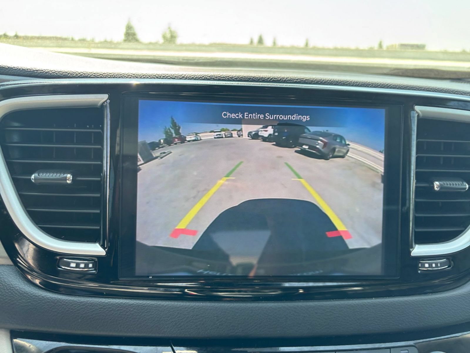 Used 2024 Chrysler Pacifica Touring-L FWD image 25