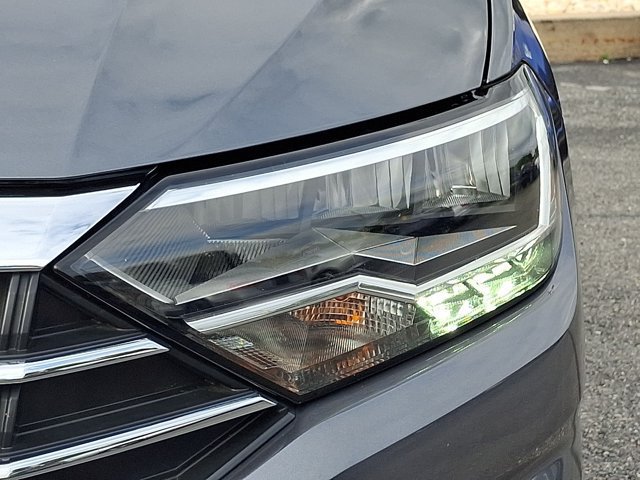 Used 2019 Volkswagen Jetta SE w/ Cold Weather Package FWD image 12