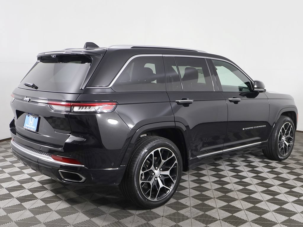 Used 2023 Jeep Grand Cherokee Summit AWD/4WD image 14