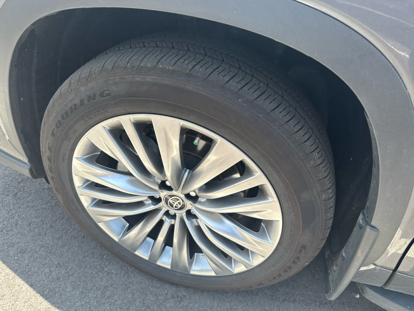 Certified 2025 Toyota Highlander Platinum AWD/4WD image 6