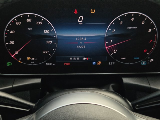 Used 2025 Mercedes-Benz GLC 300 4MATIC image 13