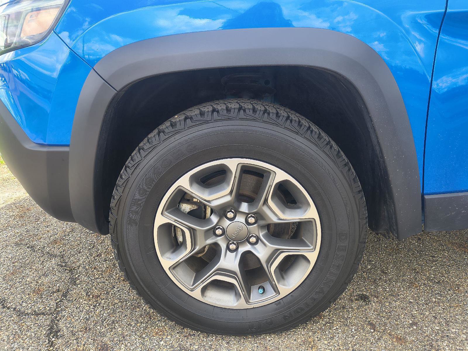 Used 2022 Jeep Cherokee Trailhawk w/ Premium Leather Package image 36