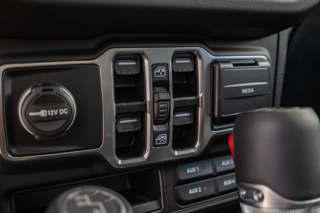 Used 2025 Jeep Gladiator Sport AWD/4WD image 12