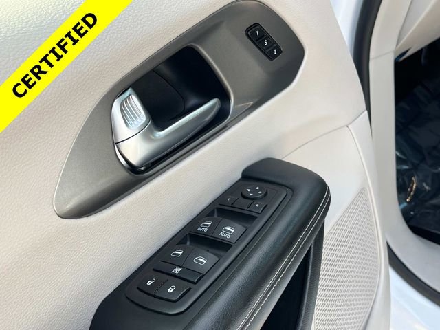 Used 2024 Chrysler Pacifica Touring-L image 20