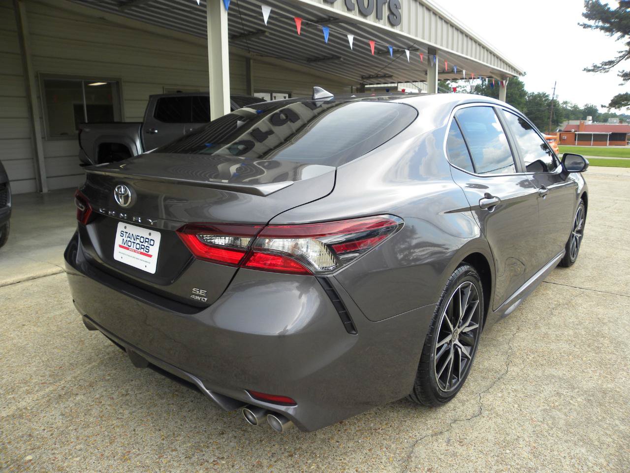 Used 2023 Toyota Camry SE AWD/4WD image 5