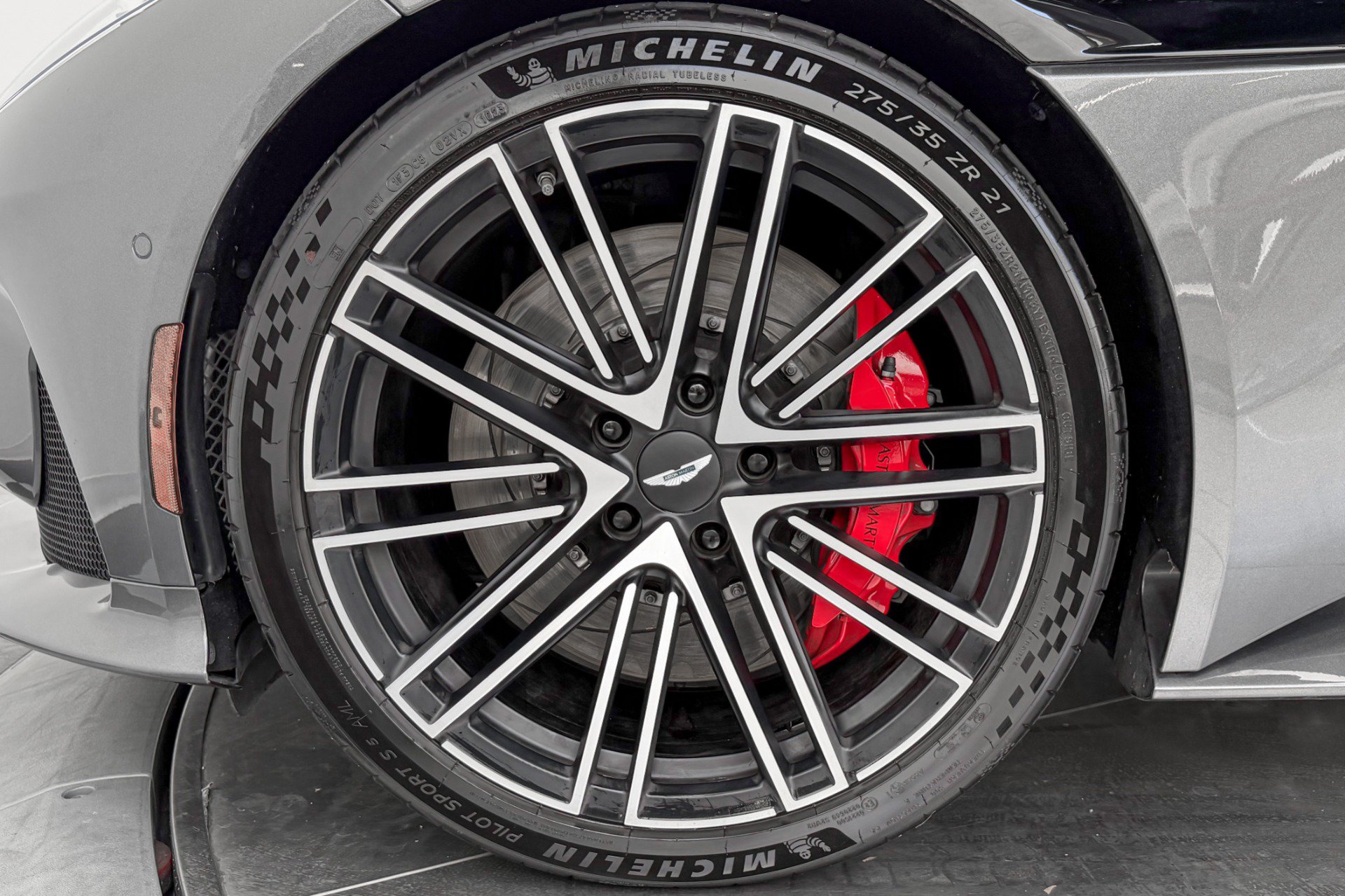 Used 2024 Aston Martin DB12 Coupe RWD image 10