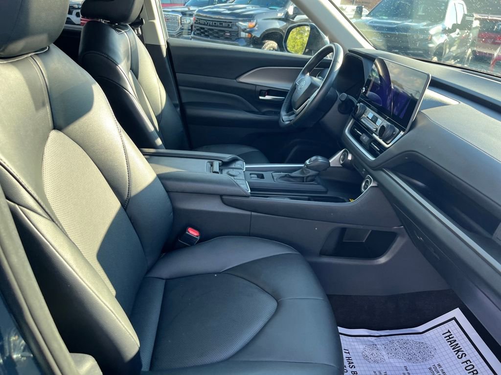 Used 2024 Toyota Grand Highlander XLE image 32