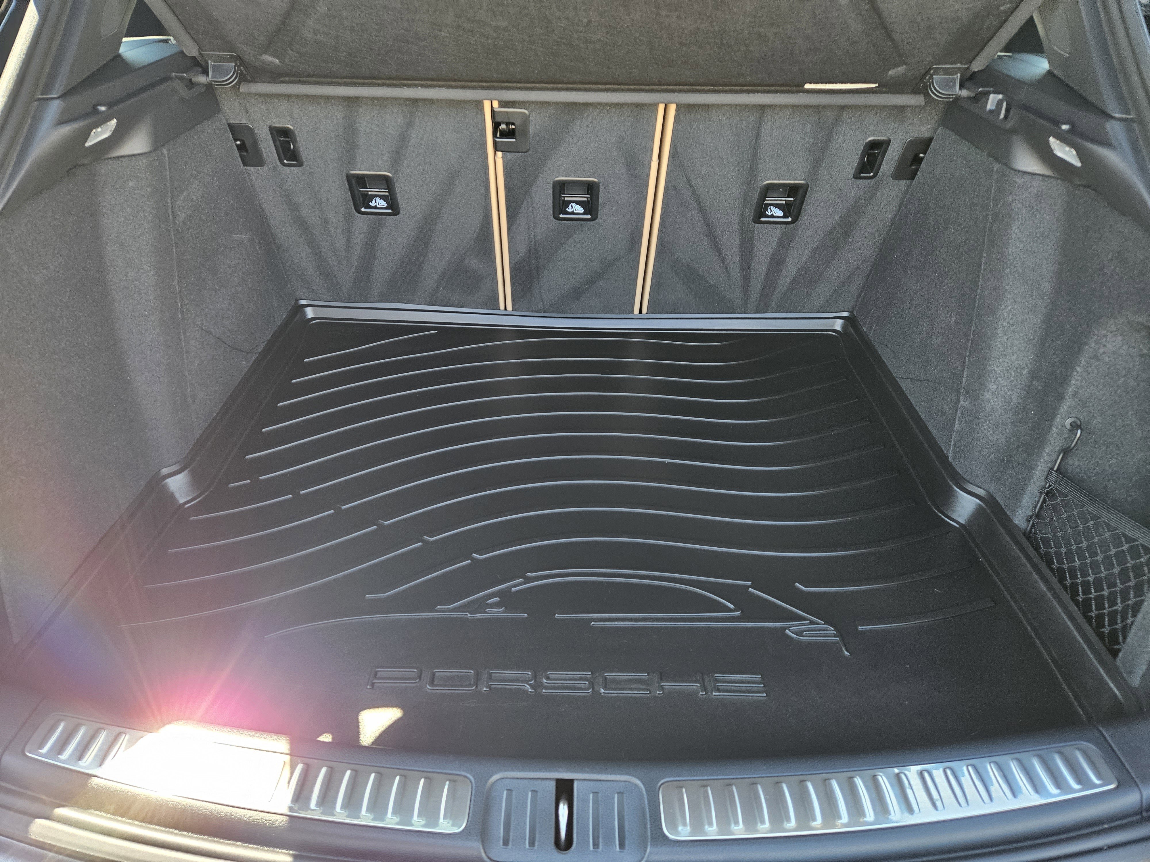 Certified 2025 Porsche Macan image 32