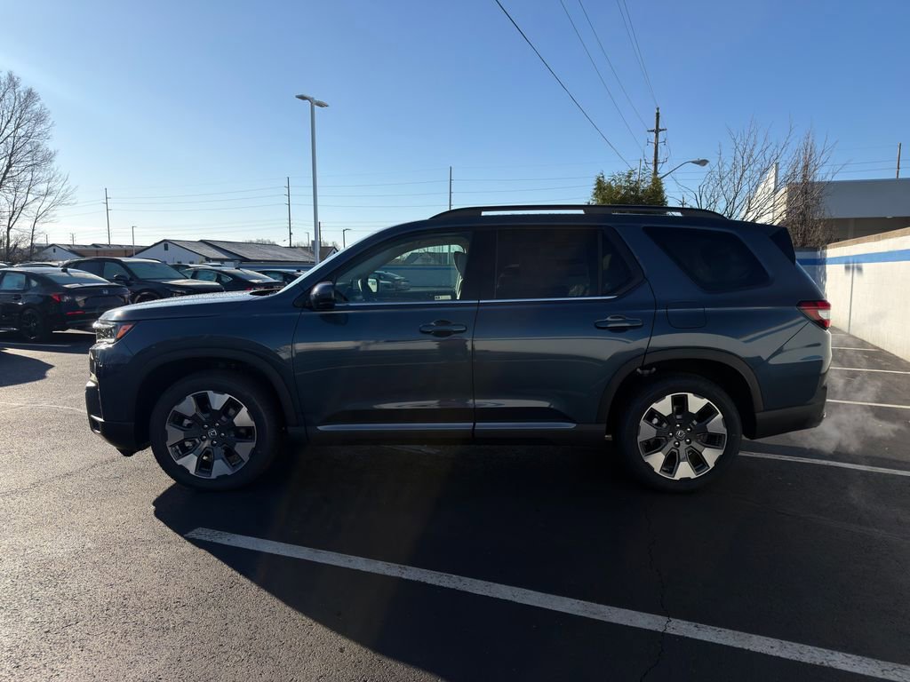 Used 2026 Honda Pilot Touring image 2