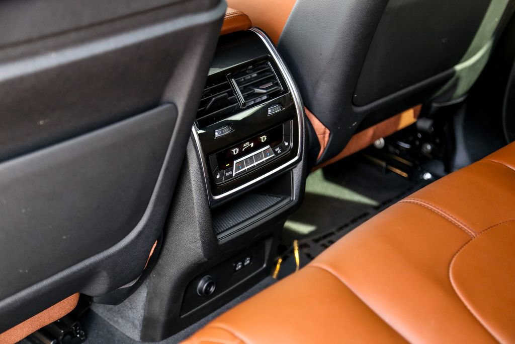 Used 2025 BMW X5 M60i w/ Executive Package image 27