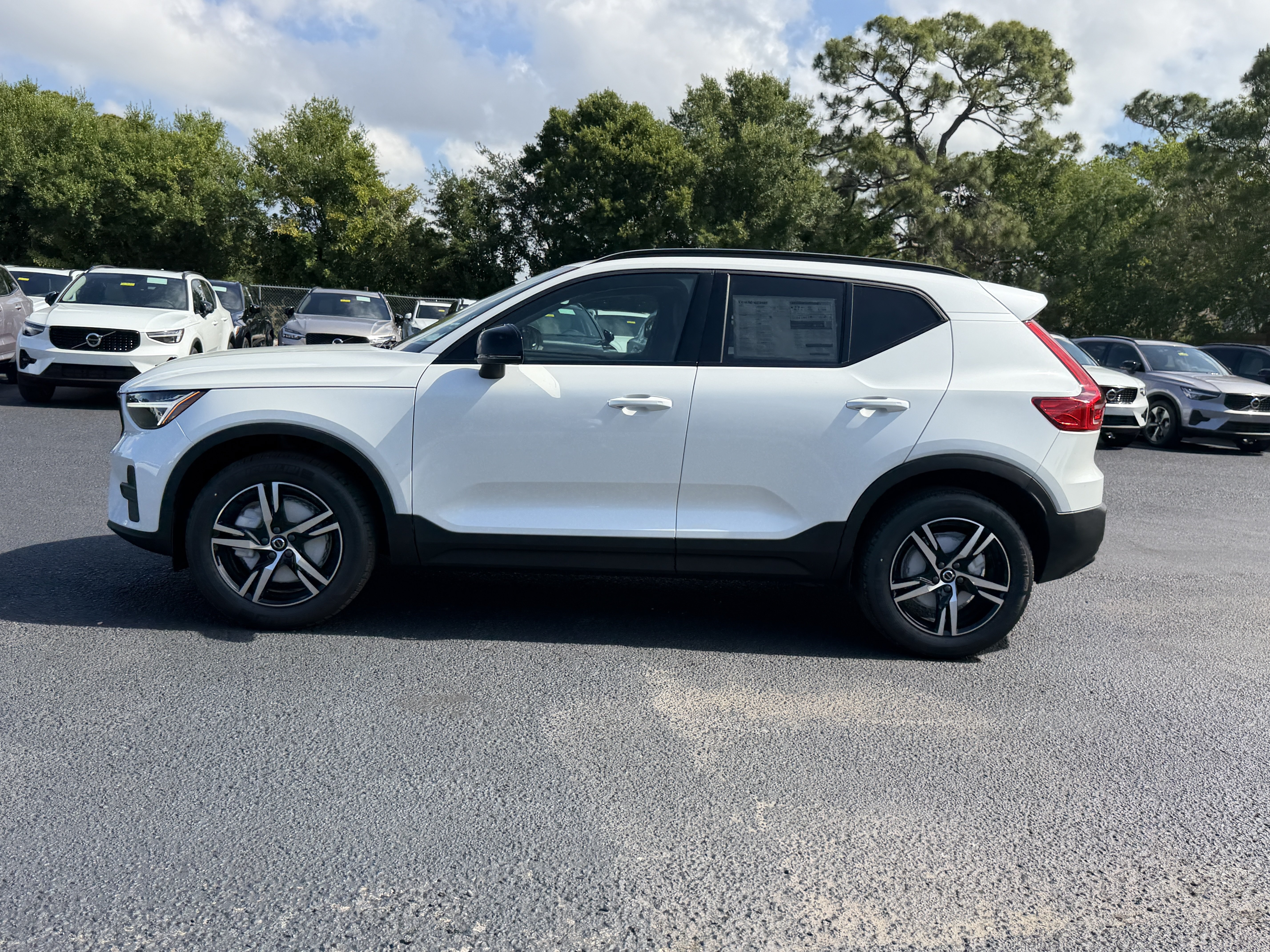New 2026 Volvo XC40 B4 Core w/ Climate Package FWD image 6